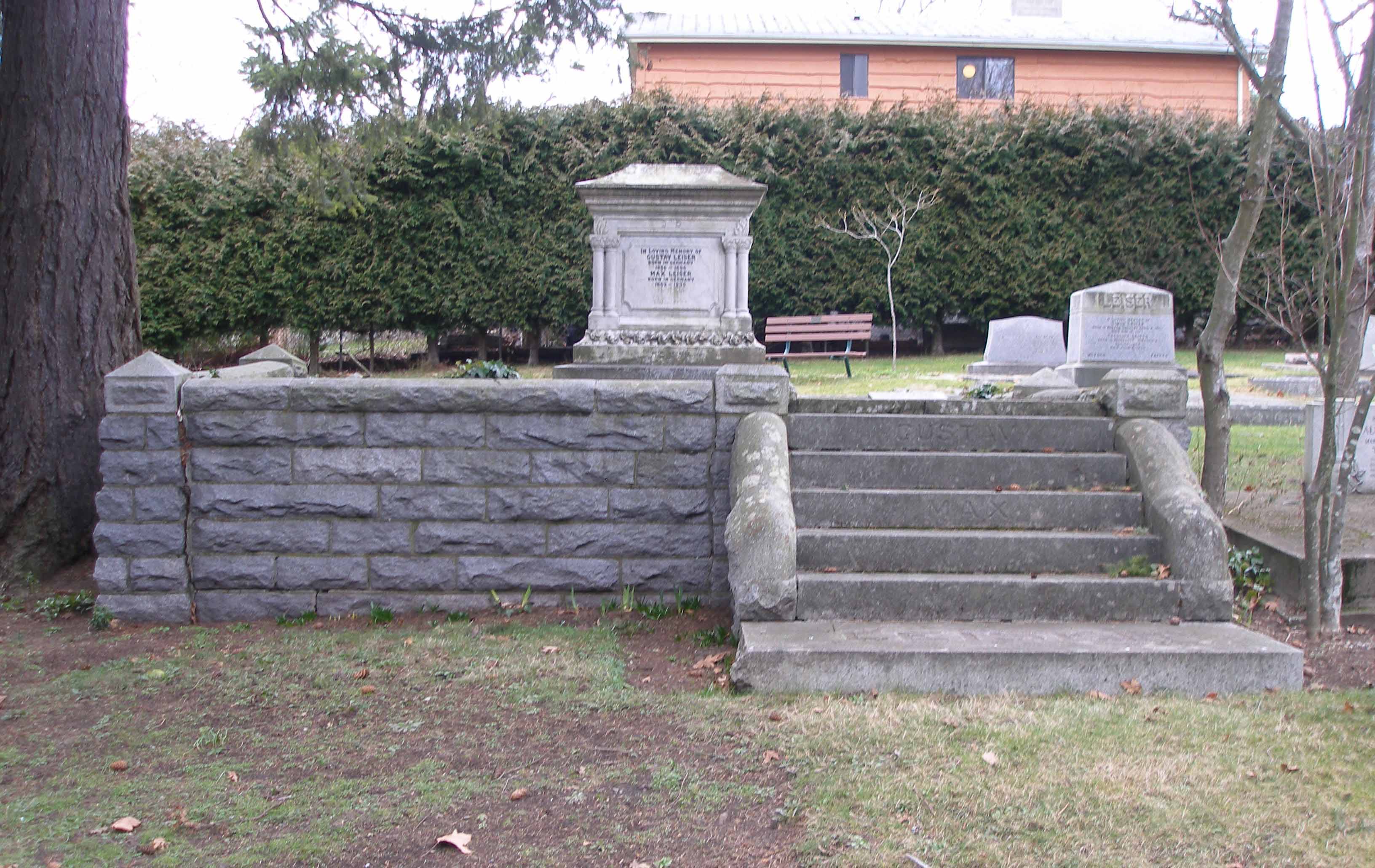 Gustav and Max Leiser tomb